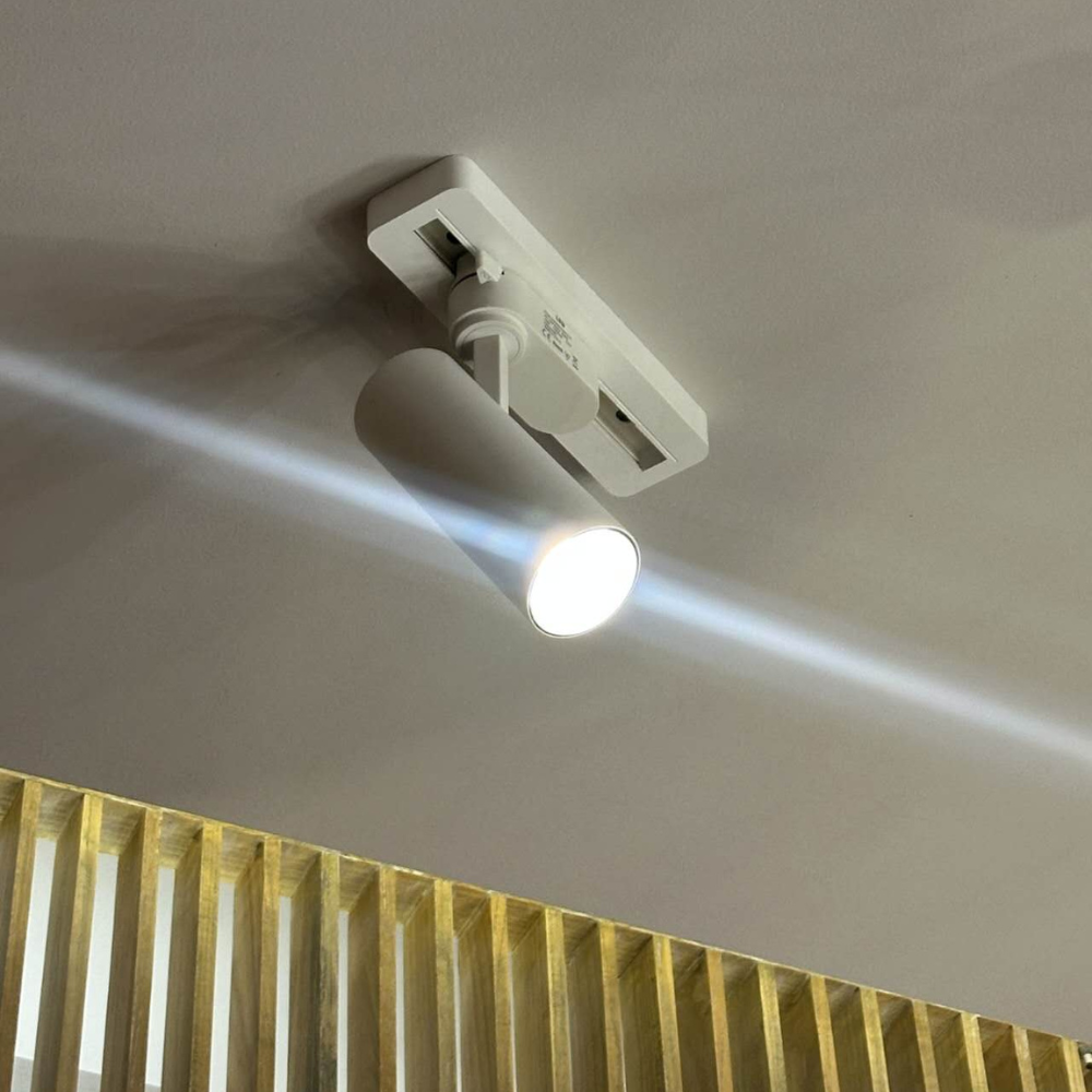 Base Saliente Retangular Branca Para Projetor de Calha Monofásico IP20 LED7