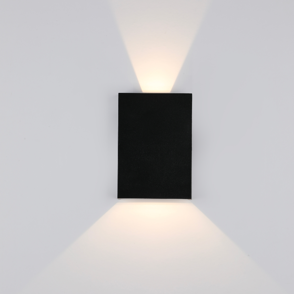 Aplique de Parede LED Retangular 4W 400LM 3000K Preto PVC IP65 LED7