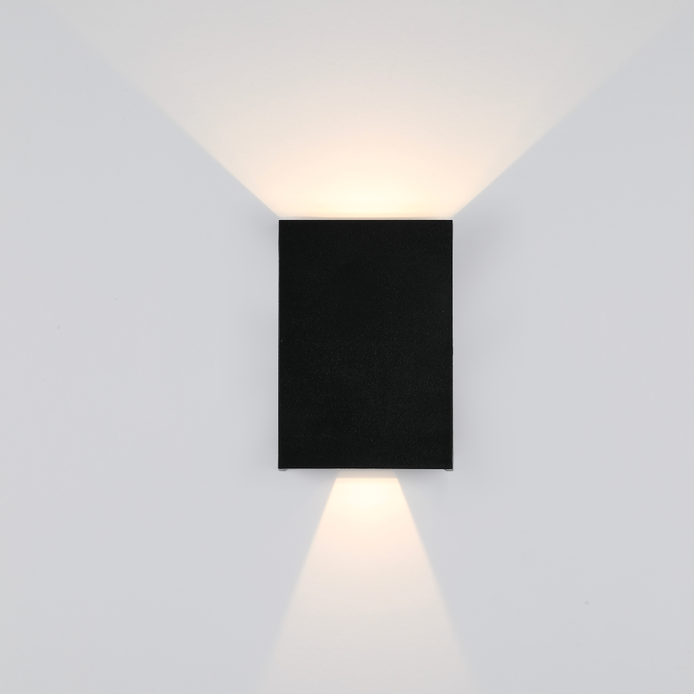 Aplique de Parede LED Retangular 4W 400LM 3000K Preto PVC IP65 LED7